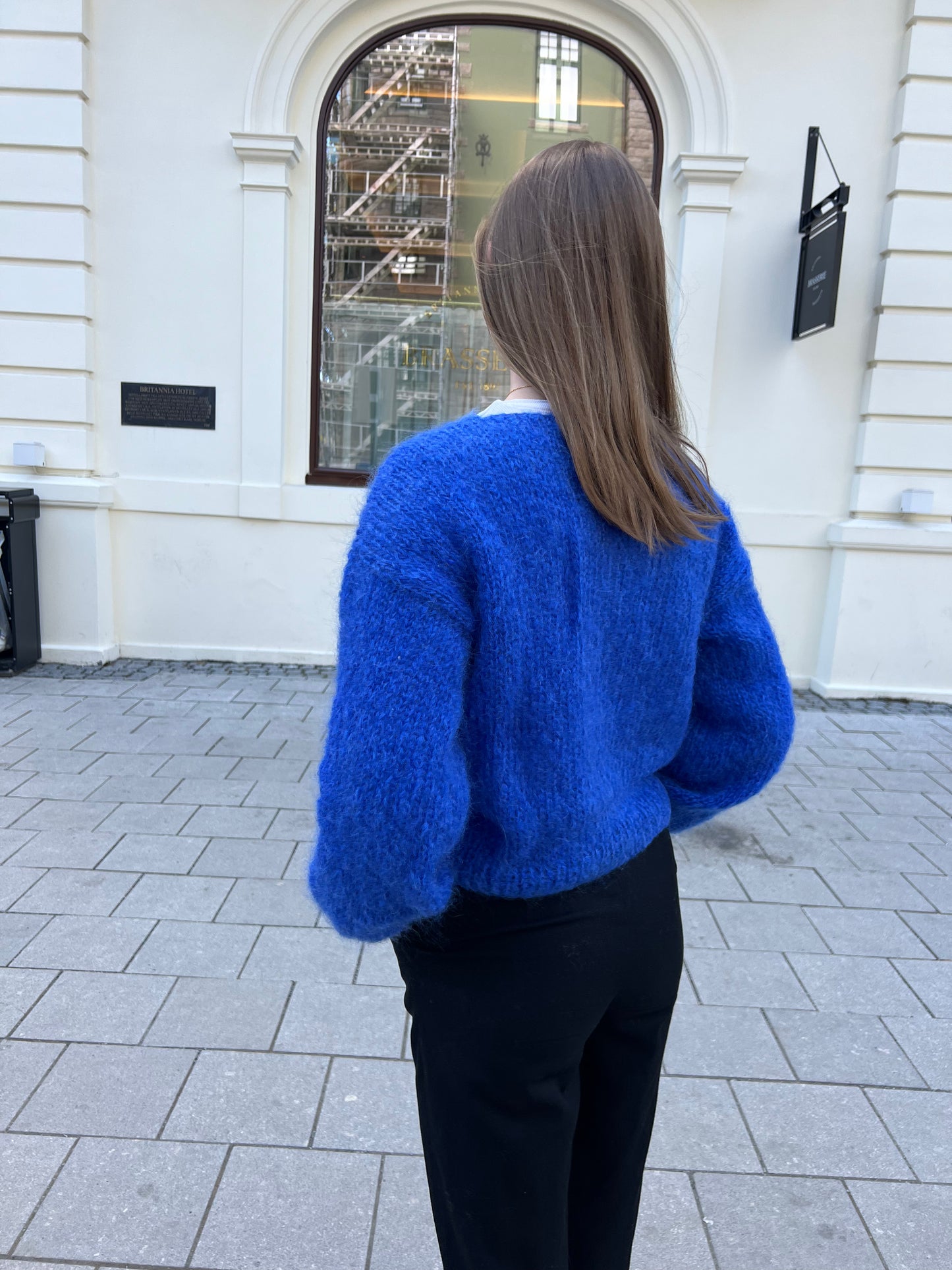Newbie Sweater V-neck