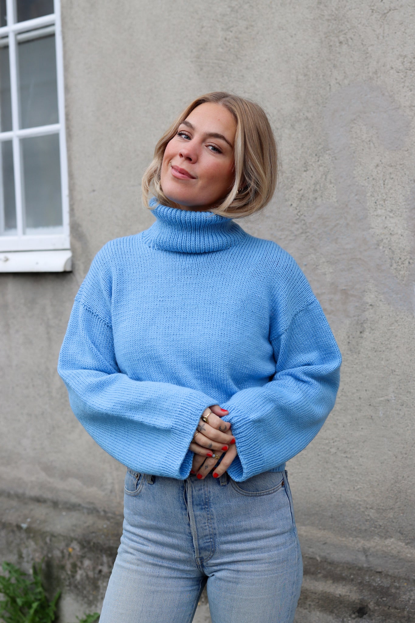 Sweater pattern from Dreamknit's design tool, knitted in Supreme Wool from Un-told in the color True Blue