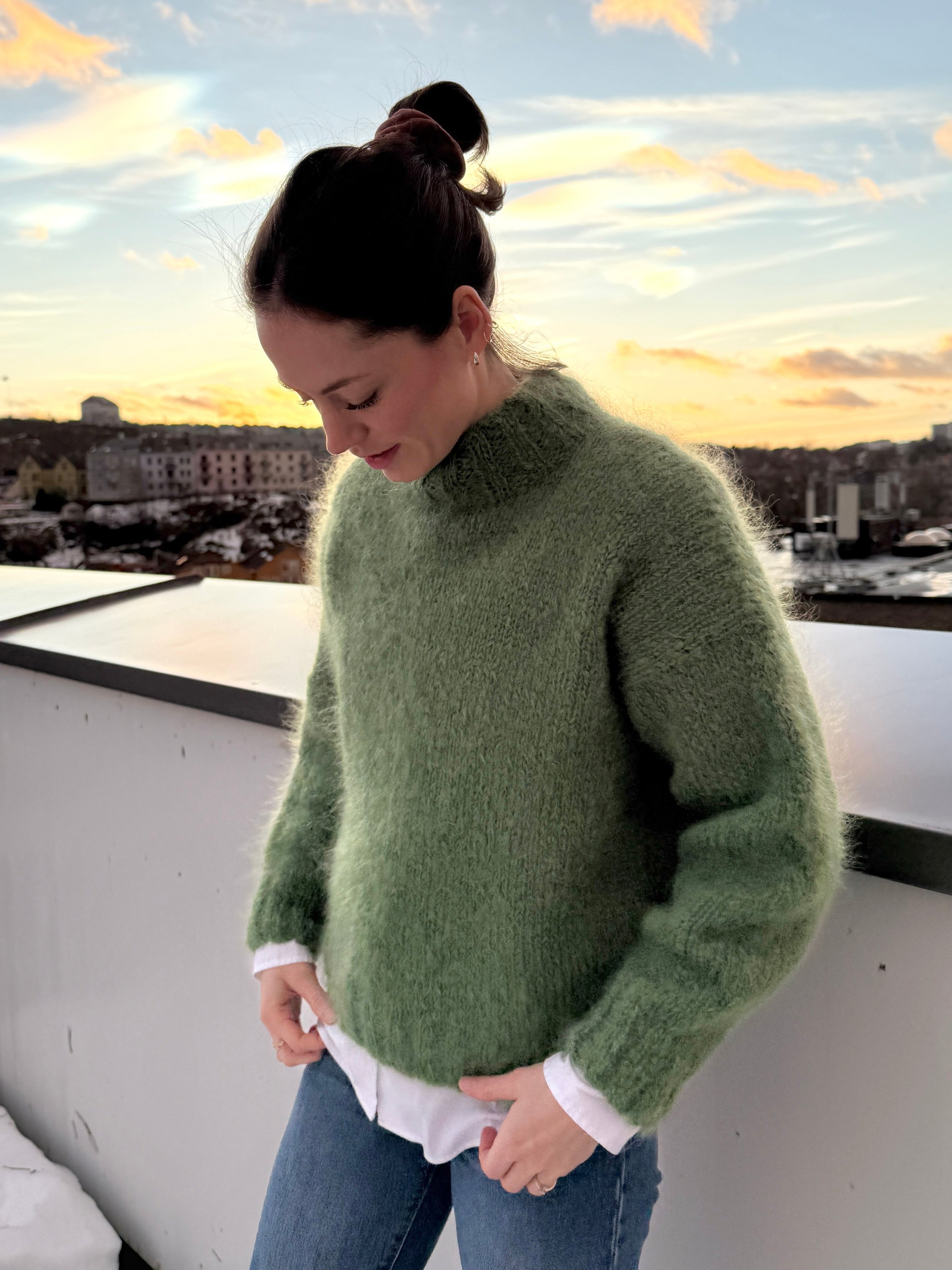 Fluffy sweater from Dreamknit's design tool, knitted in Fuzzy Mohair in the color Cactus