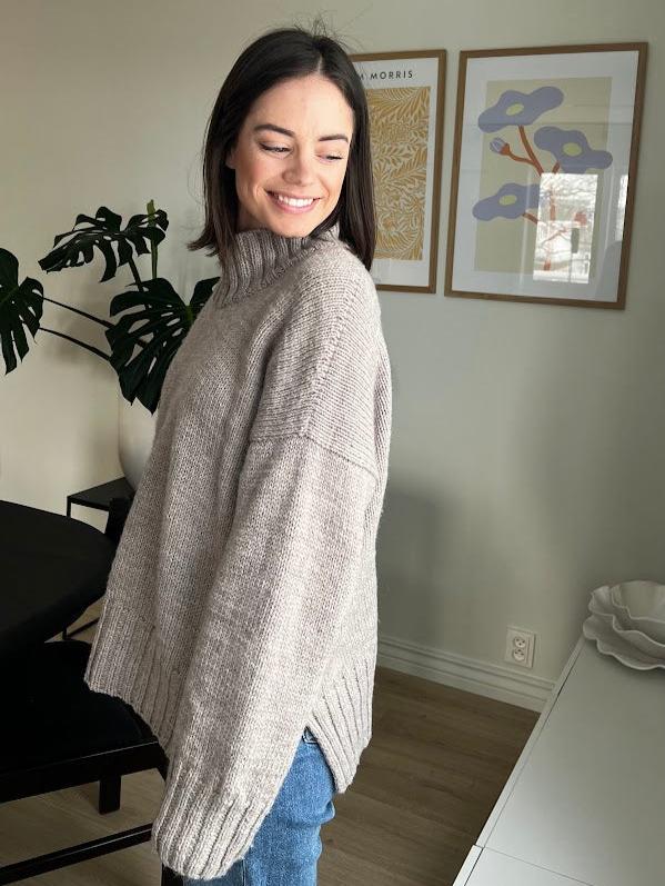 Basic sweater pattern from Dreamknit's design tool, knitted in Filcolana Peruvian Highland Wool