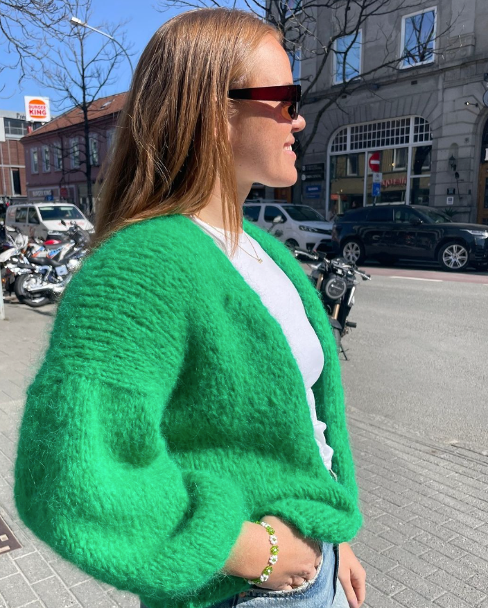 A chunky beginner friendly cardigan pattern, knitted in chunky mohair yarns