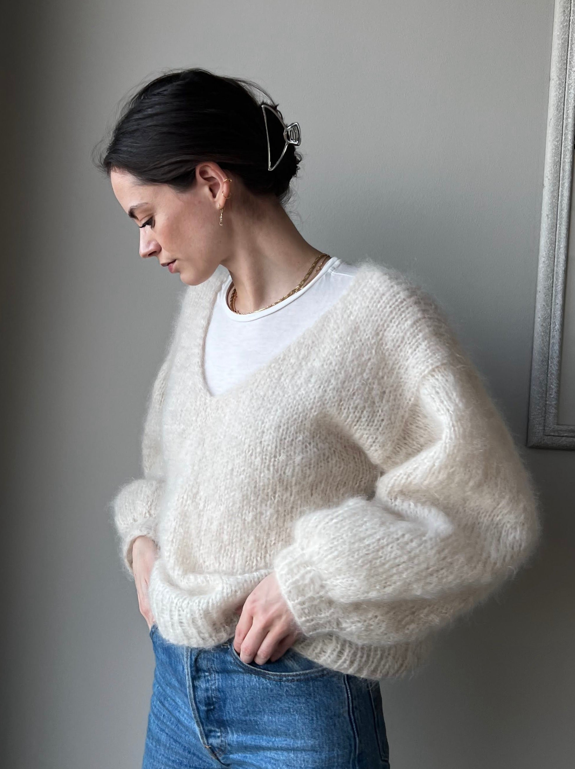 Newbie Sweater V-neck from Dreamknit is a beginner friendly sweater pattern knitted in chunky mohair yarns